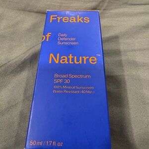 BNIB Freaks of Nature DAILY DEFENDER SPF30 100% Mineral Sunscreen